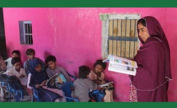 खानाबदोश पाकिस्तान हिंदू महिला सोनारी बागड़ी ने मंदिर को अनुसूचित जाति के बच्चों के लिए बना दिया स्कूल
